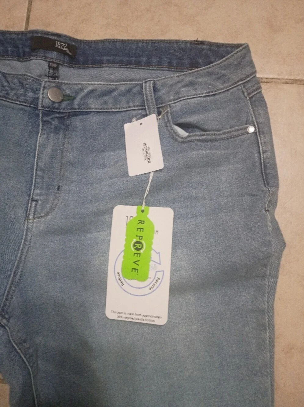 1822 Denim Boyfriend Jeans in Light Blue with White Tee
